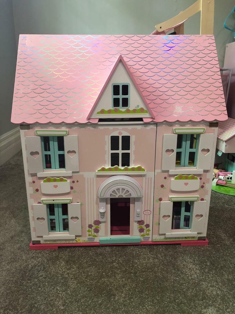 deluxe rosebud house
